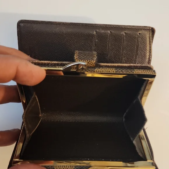 Louis Vuitton Damier Ebene French Kisslock Wallet. Unisex - Picture 5 of 16